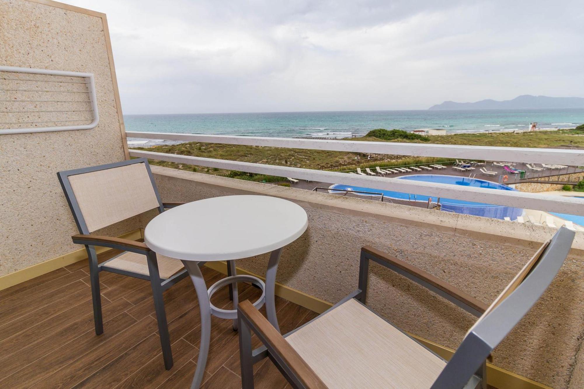 Doppelzimmer mit Balkon und Meerblick